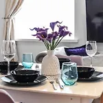 Elegant Apartment On Oxford Street