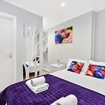 Elegant Apartment On Oxford Street