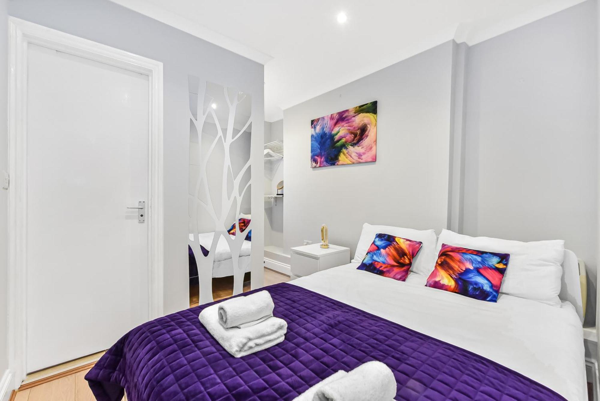 Elegant On Oxford Street Apartment *