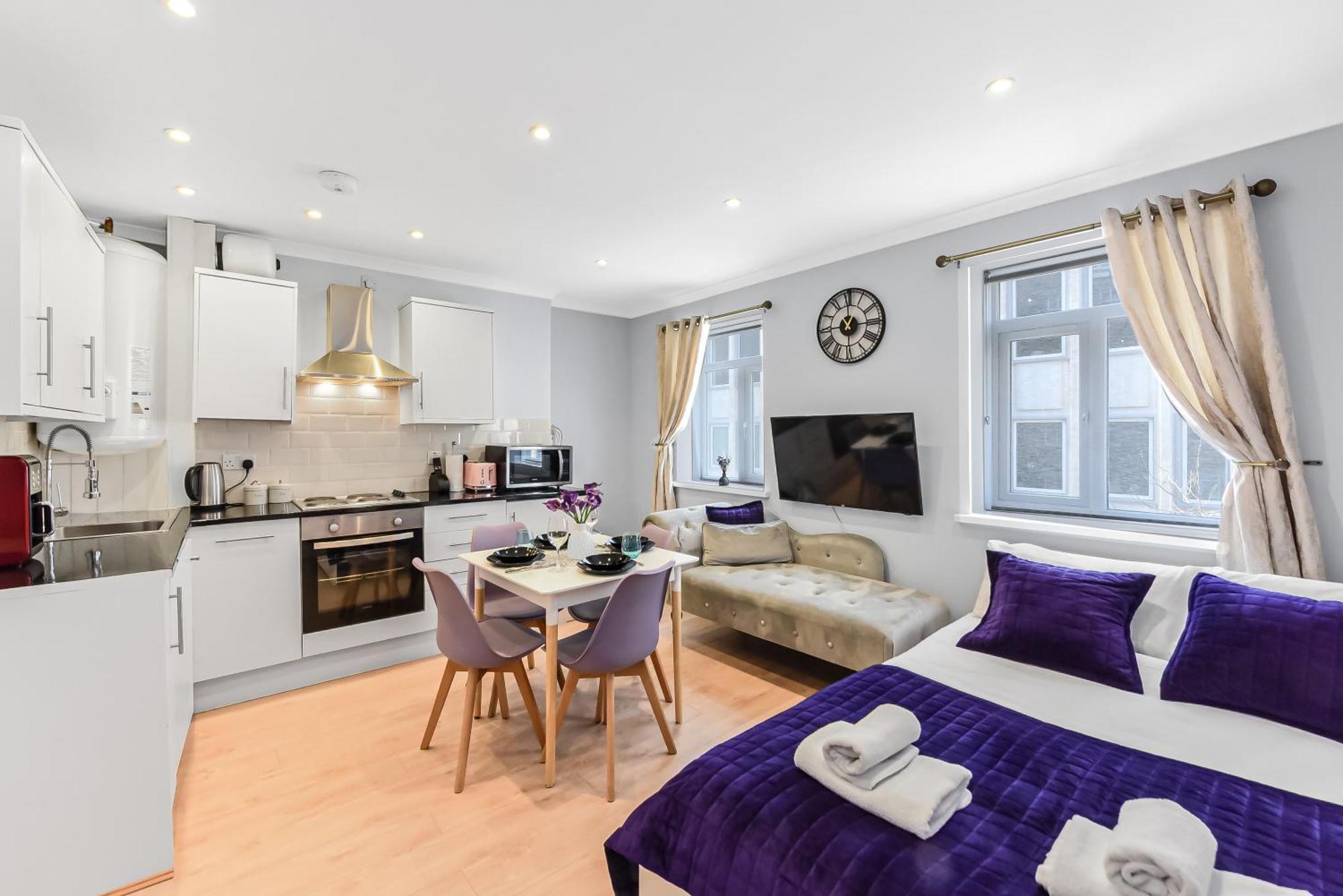 Elegant On Oxford Street Apartment